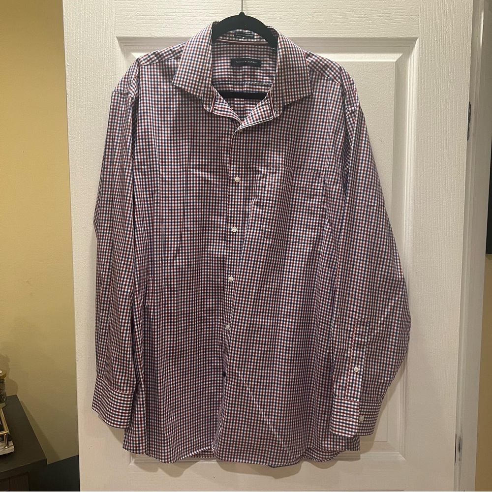 Tommy Hilfiger Regular Fit Non Iron button down shirt - size 17 1/2, 34/35
